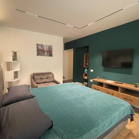 Downtown Studio Apartments Tiranë Ngoại thất bức ảnh