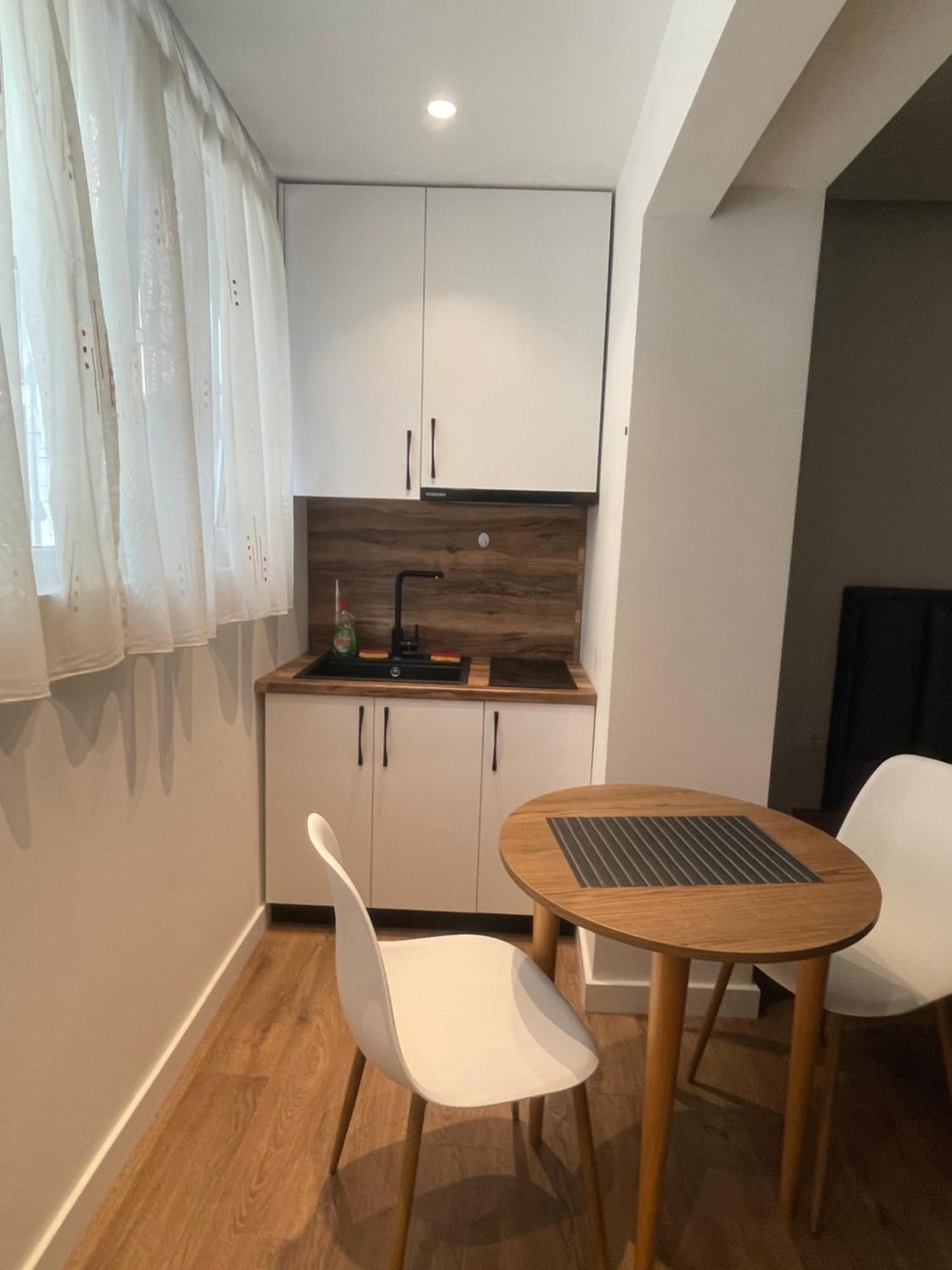Downtown Studio Apartments Tiranë Ngoại thất bức ảnh