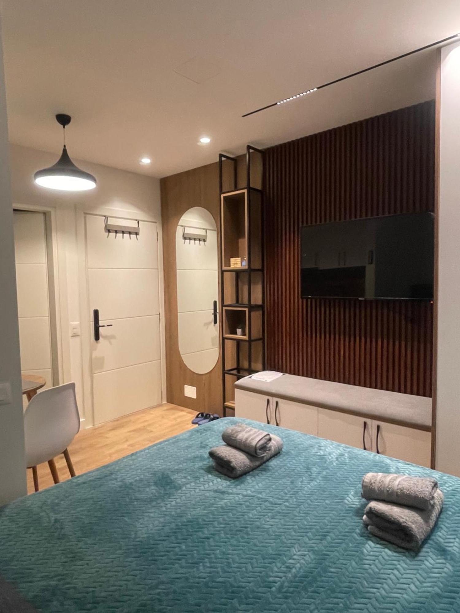 Downtown Studio Apartments Tiranë Ngoại thất bức ảnh