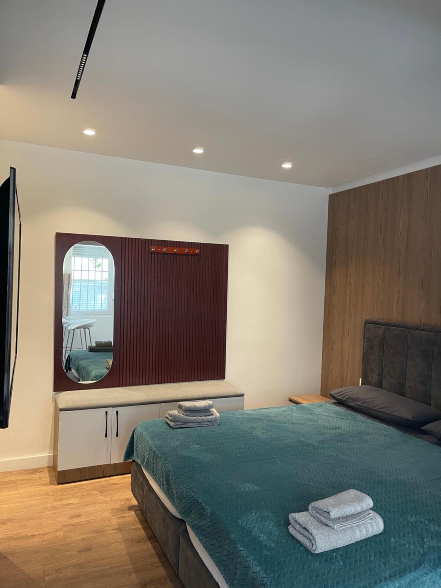 Downtown Studio Apartments Tiranë Ngoại thất bức ảnh
