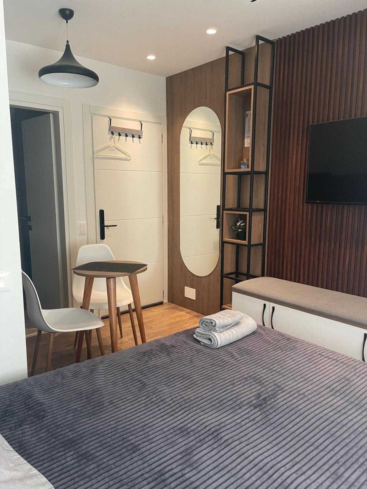 Downtown Studio Apartments Tiranë Ngoại thất bức ảnh